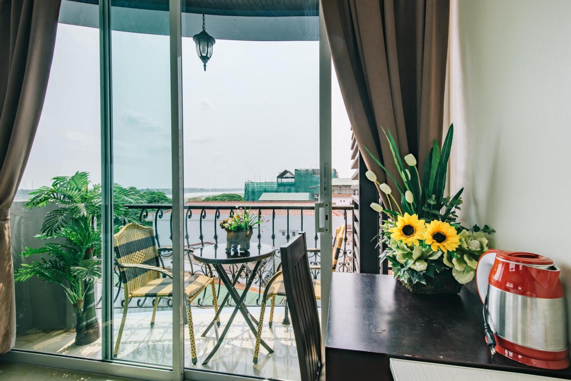 V Hotel เวียงจันทน์ ภายนอก รูปภาพ